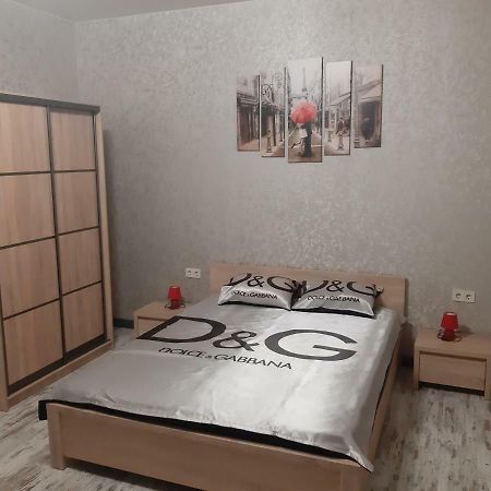 1 Stop From Railway Station Apartamento Kiev Exterior foto