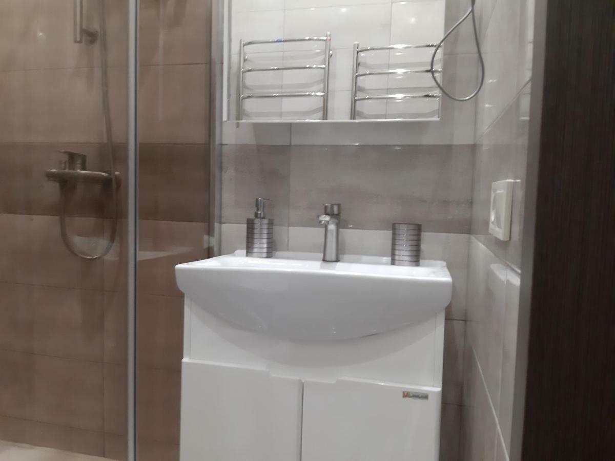 1 Stop From Railway Station Apartamento Kiev Exterior foto